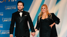 «Все смешалось в доме…»: звезды на красной дорожке национальной премии «Виктория»