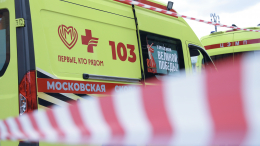 Мусоровоз сбил прохожего на тротуаре в Москве