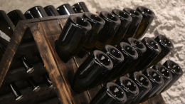 Не ради красоты: зачем на дне винной бутылки делают «ямку»