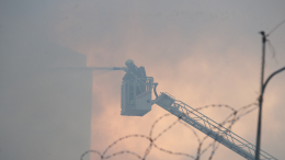 Пожар вспыхнул после падения обломков дрона ВСУ на медцентр в Краснодаре