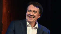 «Пора делиться счастьем!» — актер Денис Матросов и его супруга ждут ребенка