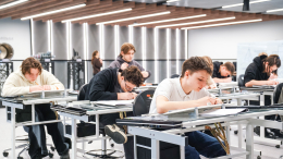 Баланс вместо «лестницы»: почему зумеры отказываются жить ради карьеры