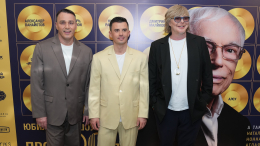 «Надо на память забрать»: Григорьев-Апполонов пришел на концерт в чужой одежде