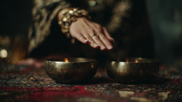 «На вас порча»: почему в России вдвое вырос спрос на услуги эзотериков