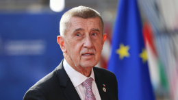 Самолет с премьер-министром Чехии развернули в небе из-за сообщения о теракте