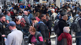 Белый дом обвинил демократов в хаосе в аэропортах США из-за шатдауна