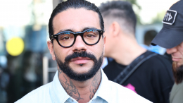 «Проводит в вип-зону, держит за руку»: Тимати заподозрили в романе на стороне