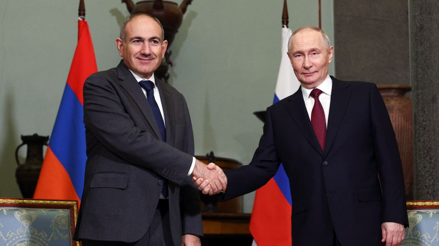 Путин обсудил с Пашиняном развитие двусторонних отношений