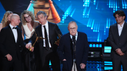 Круговорот людей, ой, мама: звезды на красной дорожке премии «Ника»