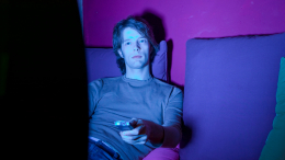 «Рыбак рыбака видит издалека»: почему люди смотрят скандальные ток-шоу