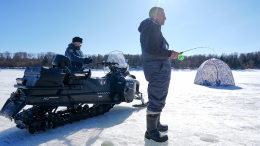 «Ждали всю зиму»: тысячи рыбаков выходят на лед, провоцируя ЧП