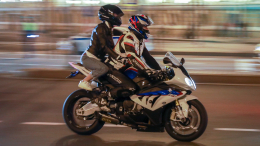 Женщина очнулась без одежды в чужом доме после падения с мотоцикла бойфренда