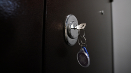 Пенсионерку, продавшую дом «под влиянием мошенников», выселили из жилья