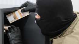 В Приморье ребенок открыл дверь мошенникам, и они украли деньги из сейфа