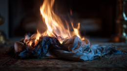 Изуродовал на всю жизнь: пьяный мужчина бросил в лицо ребенку горящую тряпку