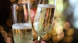 Двойной удар: чем опасны шампанское и десертные вина