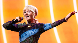 «Я че, сумасшедшая?»: Валерия о привычке слушать свои песни