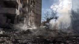 «Бомбят наш дом»: Израиль атаковал ливанский город Тир