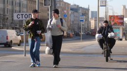 Диплом не в счет: курьеры в Москве стали зарабатывать больше выпускников вузов