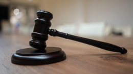 Суд заочно приговорил обвиняемого в убийстве оператора Политика к 11 годам тюрьмы