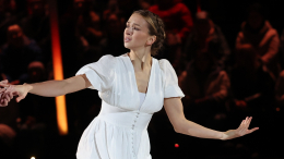 Фигуристку Синицину госпитализировали с порезом ноги после проката на шоу Навки