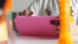 Подросткам младше 16 лет запретили пользоваться соцсетями в Индонезии