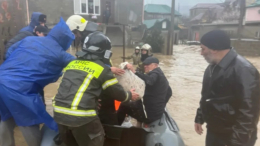 Вода по пояс и сломанный асфальт: последствия потопов в Дагестане