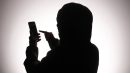 Мошенники начали красть деньги у россиян через фейковые приложения ЖКХ и банков