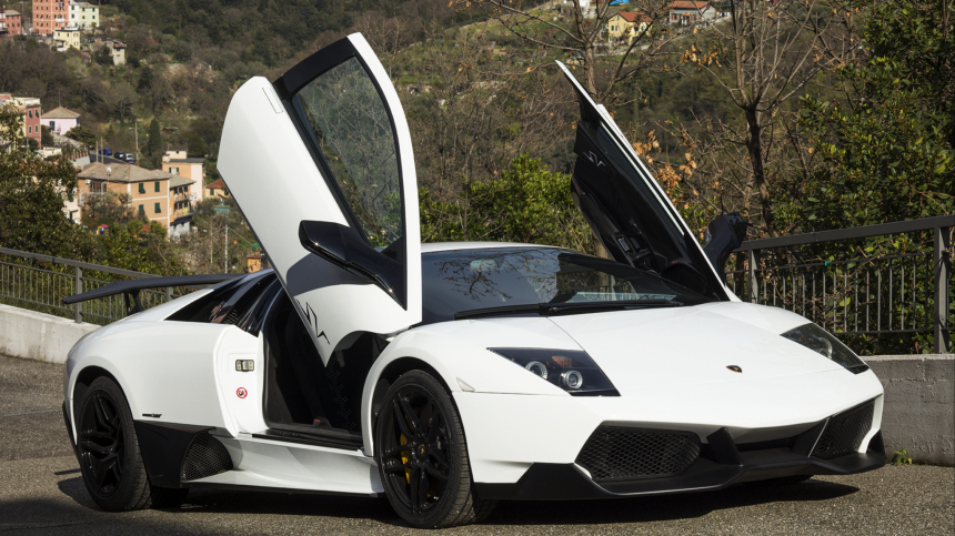 В России расширили перечень машин, облагаемых налогом на роскошь