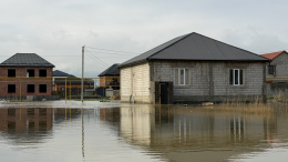 «Люди заблокированы в своих домах»: в Дагестане ликвидируют последствия наводнения