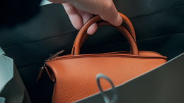 Натуральная фактура и патина: как отличить премиальную кожу от подделок
