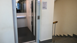 «Мама, я падала!»: школьница чудом выжила после падения лифта с 14‑го этажа