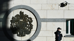 Чемодан, вокзал, Лондон: пойманному с поличным британскому шпиону дали две недели, чтобы покинуть Россию