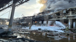 Появились кадры с места взрыва на заводе в Нижнекамске