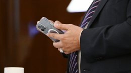 Встретимся в суде? Когда на работе могут наказать за публикации в соцсетях