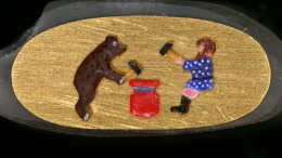 Мастер из Новосибирска создал движущуюся миниатюру на рисовом зернышке