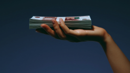 «Женщина — это топливо»: как «зарплата жены» поможет супругу разбогатеть