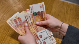 Росстат назвал три сферы, где россияне получают больше 150 тысяч рублей