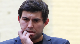 По схеме Долиной? Алибасов-младший судится с пенсионеркой за квартиру