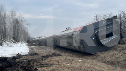 Излом рельсов? Эксперт назвал возможные причины крушения поезда под Ульяновском