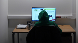 Подарок мошенникам: почему нельзя выбрасывать документы