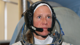 Косметичка на орбите: как женщины-астронавты ухаживают за собой в космосе