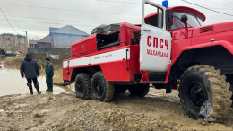 Путин поручил оказать помощь пострадавшим от аномальных осадков в Дагестане