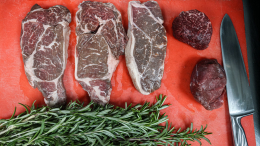 Ради спасения: женщина начала готовить детей к войне, посадив их на «диету хищника»