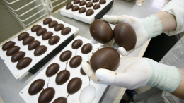 Сладкая жизнь за решеткой: женщина получила срок за кражу сотен шоколадных яиц