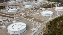 В Новороссийске из-за атаки Киева по КТК загорелись резервуары с нефтью