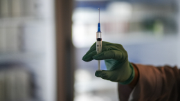 Мишустин сообщил о включении лечения онковакцинами в программу ОМС