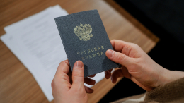 Защита прав граждан: россиянам объяснили, как уволиться во время больничного