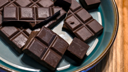 Непреодолимая тяга: в Москве мужчину задержали за кражу около 100 шоколадок