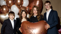 Ищи меня в клубе: как дочь Юлии Барановской отметила совершеннолетие